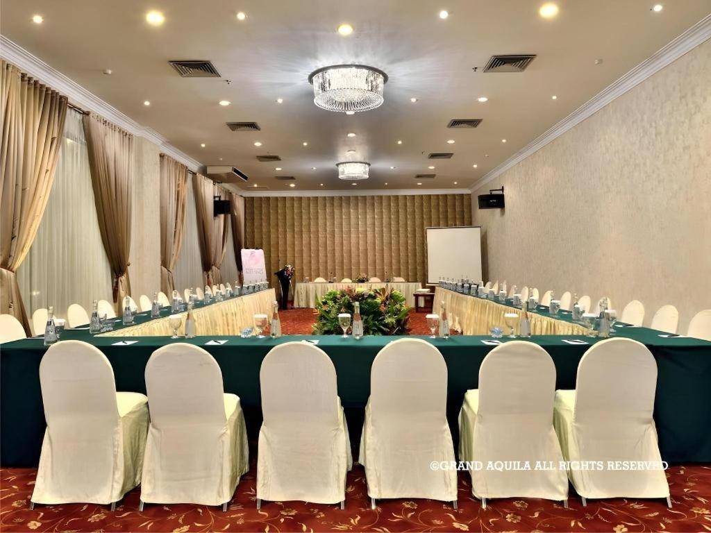 Artotel Suites Aquila Bandung Exterior foto