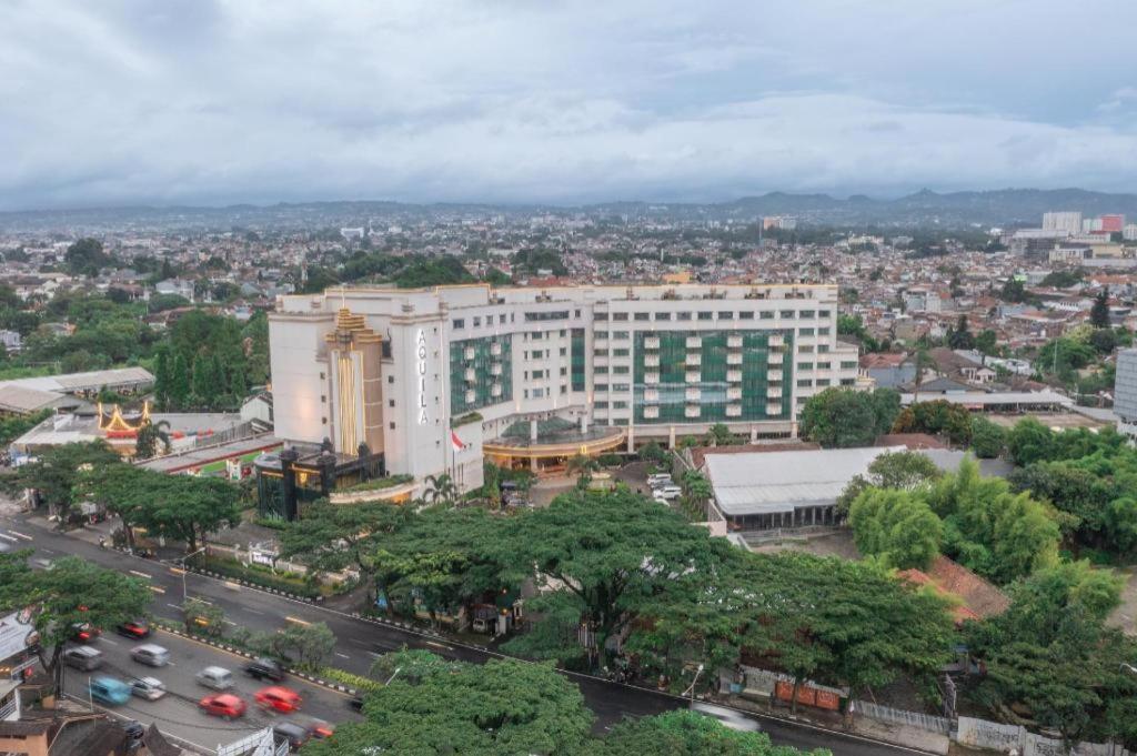 Artotel Suites Aquila Bandung Exterior foto