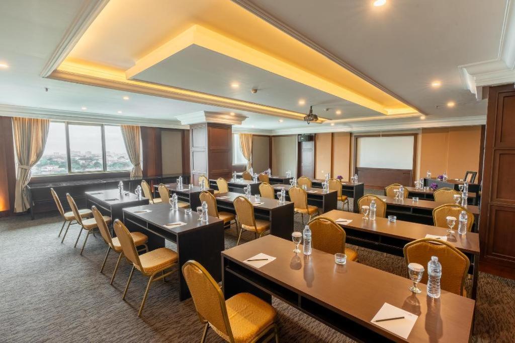 Artotel Suites Aquila Bandung Exterior foto