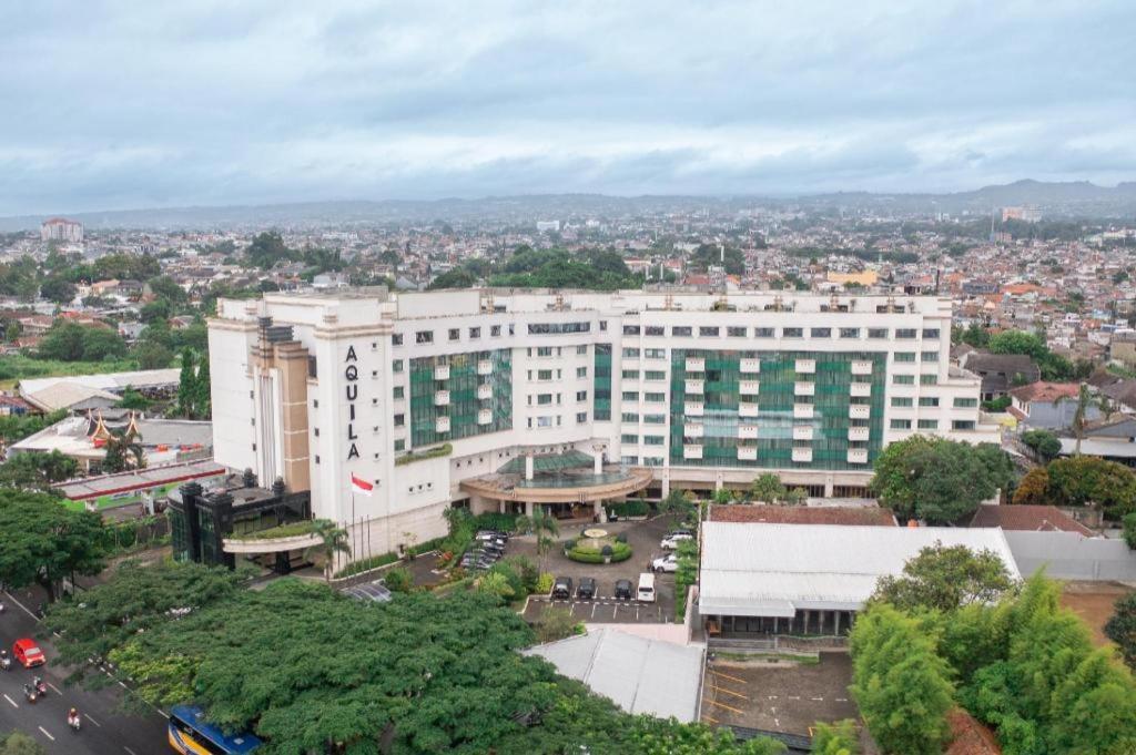 Artotel Suites Aquila Bandung Exterior foto